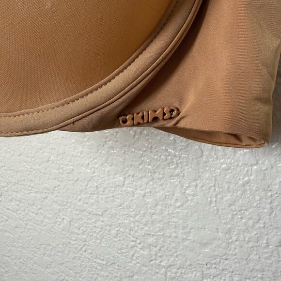 Skims Weightless Scoop Bra Size 44A - Picture 4 of 8
